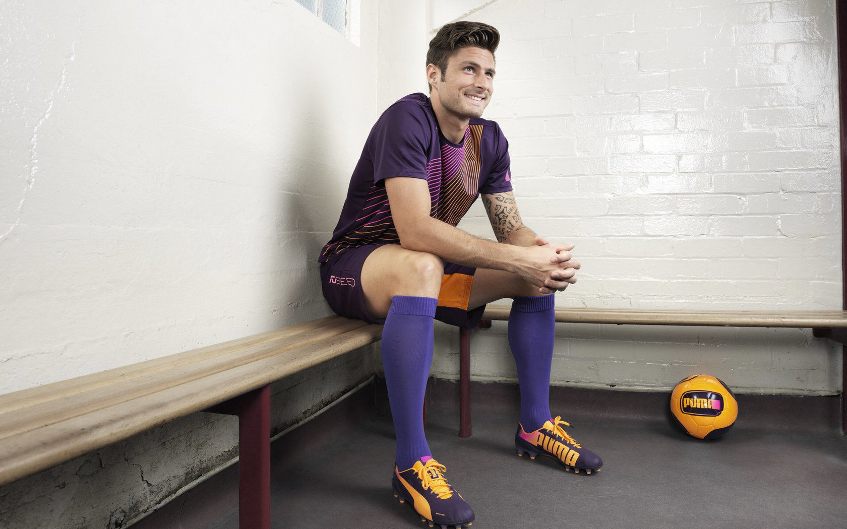 欧冠现场：球迷自制创意应援旗帜盘点，球赛应援牌